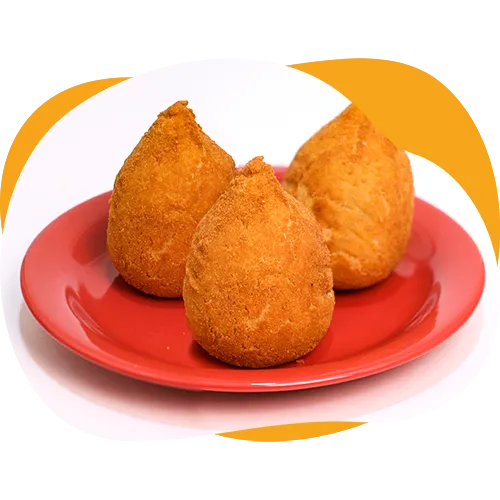 Desfrute da autenticidade da nossa Coxa de Frango com Requeijão! Feita com a tradicional massa de coxinha, esta delícia é macia e crocante por fora, com um recheio irresistivelmente saboroso de frango e requeijão. Fácil de fritar, é perfeita para ser oferecida pronta em balcões de padarias, lancherias, cantinas e supermercados. Além disso, são uma excelente escolha para preparar em casa ou para eventos especiais.